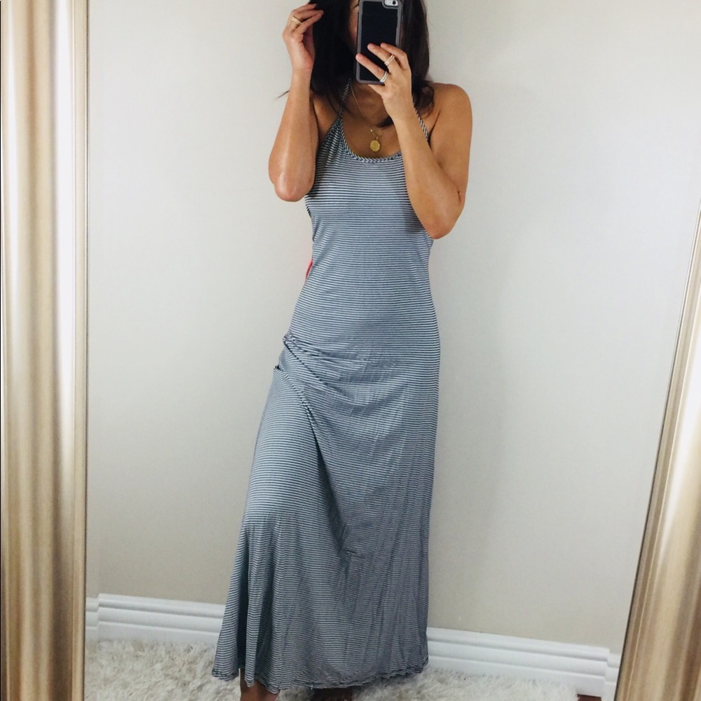 Striped backless maxi dress with bow. - Picture 2 of 7